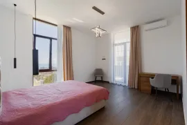 იყიდება სახლი, 5 ოთახიანი, ბათუმი