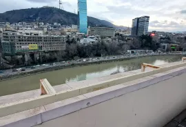 იყიდება ბინა, 4 ოთახიანი, ძველი აშენებული, თბილისი, ჩუღურეთი