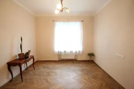 For Rent, 4 Room, Old building, Tbilisi, vake