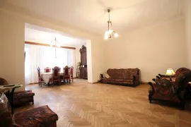 For Rent, 4 Room, Old building, Tbilisi, vake