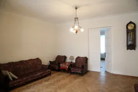 For Rent, 4 Room, Old building, Tbilisi, vake