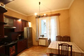 For Rent, 4 Room, Old building, Tbilisi, vake