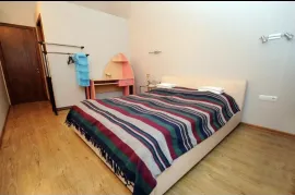 იყიდება ბინა, 4 ოთახიანი, ძველი აშენებული, თბილისი, მთაწმინდა