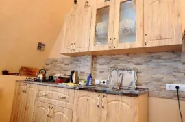 იყიდება ბინა, 4 ოთახიანი, ძველი აშენებული, თბილისი, მთაწმინდა