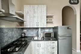 ქირავდება ბინა, 2 ოთახიანი, ძველი აშენებული, თბილისი, სოლოლაკი