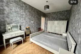 ქირავდება ბინა, 2 ოთახიანი, ძველი აშენებული, თბილისი, სოლოლაკი