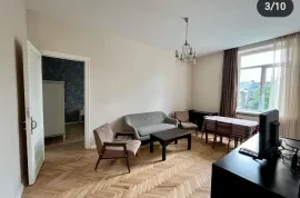 ქირავდება ბინა, 2 ოთახიანი, ძველი აშენებული, თბილისი, სოლოლაკი