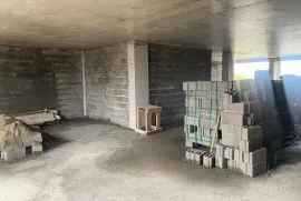 იყიდება, სავაჭრო ფართი, კახაბრის უბანი