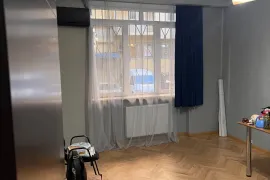 იყიდება ბინა, 4 ოთახიანი, ძველი აშენებული, თბილისი, საბურთალო