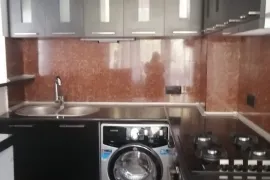 ქირავდება ბინა, 4 ოთახიანი, ძველი აშენებული, თბილისი, ვაკე
