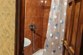 ქირავდება ბინა, 3 ოთახიანი, ძველი აშენებული, თბილისი, ჩუღურეთი