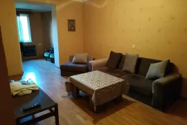 ქირავდება ბინა, 2 ოთახიანი, ძველი აშენებული, თბილისი, სანზონა