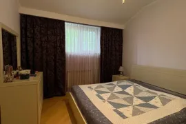 იყიდება ბინა, 3 ოთახიანი, ძველი აშენებული, თბილისი, საბურთალო