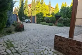 ქირავდება სახლი, 8 ოთახიანი, თბილისი, დიღომი 1-9