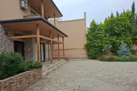 ქირავდება სახლი, 8 ოთახიანი, თბილისი, დიღომი 1-9