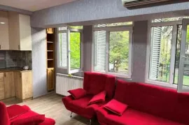 For Rent, 3 Room, Old building, Tbilisi, saburtalo