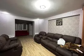 For Rent, 3 Room, Old building, Tbilisi, saburtalo
