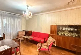 იყიდება ბინა, 4 ოთახიანი, ძველი აშენებული, თბილისი, დიღმის მასივი