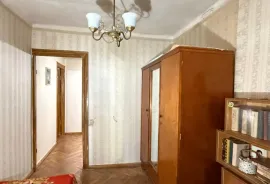 იყიდება ბინა, 4 ოთახიანი, ძველი აშენებული, თბილისი, დიღმის მასივი