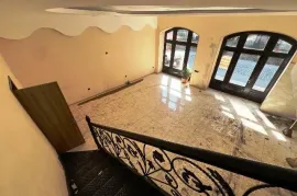 For Rent, Universal commercial space, Chugureti