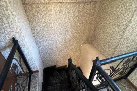 For Rent, Universal commercial space, Chugureti