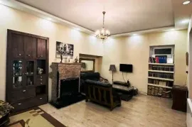 For Rent, 3 Room, Old building, Tbilisi, Sololaki