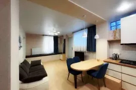Аренда, 3 Kомнатная, Старое здание, Тбилиси, Вера