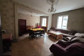 Продается квартира, 4 Kомнатная, Старое здание, Тбилиси, saburtalo