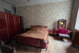 Продается квартира, 4 Kомнатная, Старое здание, Тбилиси, saburtalo