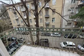 Продается квартира, 4 Kомнатная, Старое здание, Тбилиси, saburtalo