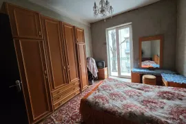 Продается квартира, 4 Kомнатная, Старое здание, Тбилиси, saburtalo