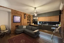 Продается квартира, 4 Kомнатная, Старое здание, Тбилиси, Чугурети