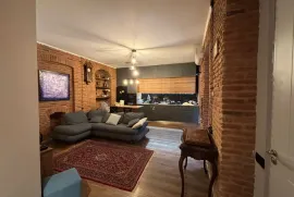 Продается квартира, 4 Kомнатная, Старое здание, Тбилиси, Чугурети
