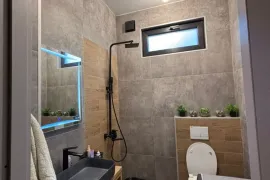 Продается квартира, 4 Kомнатная, Старое здание, Тбилиси, Чугурети