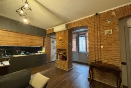 Продается квартира, 4 Kомнатная, Старое здание, Тбилиси, Чугурети