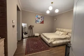 Продается квартира, 4 Kомнатная, Старое здание, Тбилиси, Чугурети