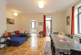 For Rent, 4 Room, Old building, Tbilisi, Vera