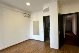 For Rent, Universal commercial space, vake