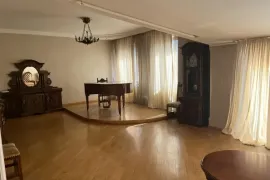 Продается квартира, 4 Kомнатная, Старое здание, Тбилиси, saburtalo