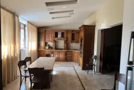 Продается квартира, 4 Kомнатная, Старое здание, Тбилиси, saburtalo