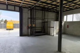 For Rent, Warehouse, Lilo