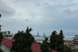 იყიდება ბინა, 4 ოთახიანი, ძველი აშენებული, ბათუმი