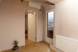  მესამე საძინებელ ის შესასვლელი