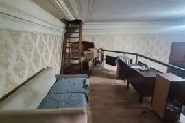 Продается квартира, 4 Kомнатная, Старое здание, Тбилиси, Сололаки