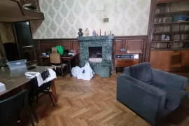 Продается квартира, 4 Kомнатная, Старое здание, Тбилиси, Сололаки