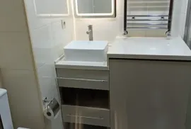 იყიდება, სასტუმრო, აეროპორტის უბანი