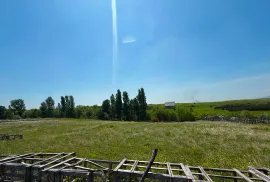 Land For Sale, Gamarjveba 