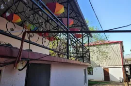 იყიდება სახლი, 9 ოთახიანი, ქობულეთი