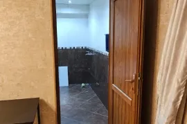 იყიდება ბინა, 2 ოთახიანი, ძველი აშენებული, თბილისი