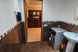 იყიდება ბინა, 2 ოთახიანი, ძველი აშენებული, თბილისი